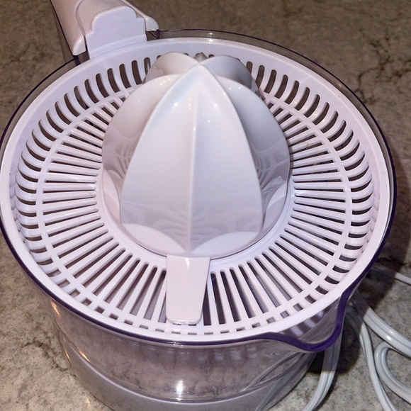 Black and Decker Handy Juicer HJ30 Electric Citrus Juicer Automatic works well - Picture 6 of 10